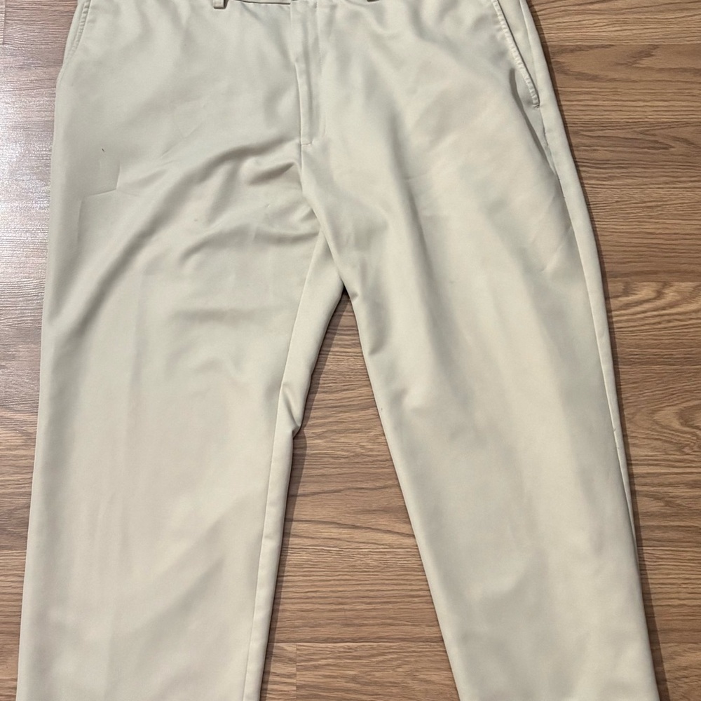 Men’s Haggar dress pants Light Beige